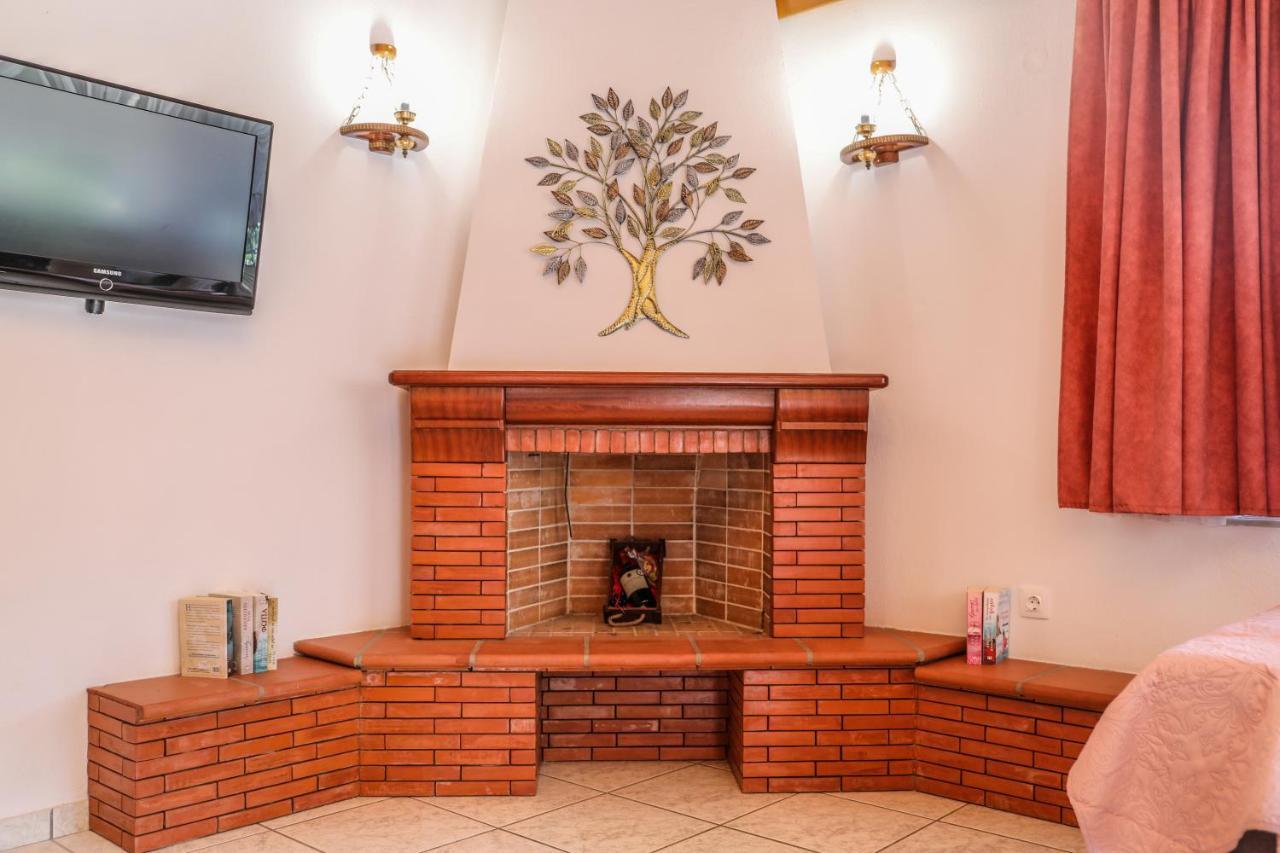 Villa Mitzelos Moni Evaggelistrias ภายนอก รูปภาพ
