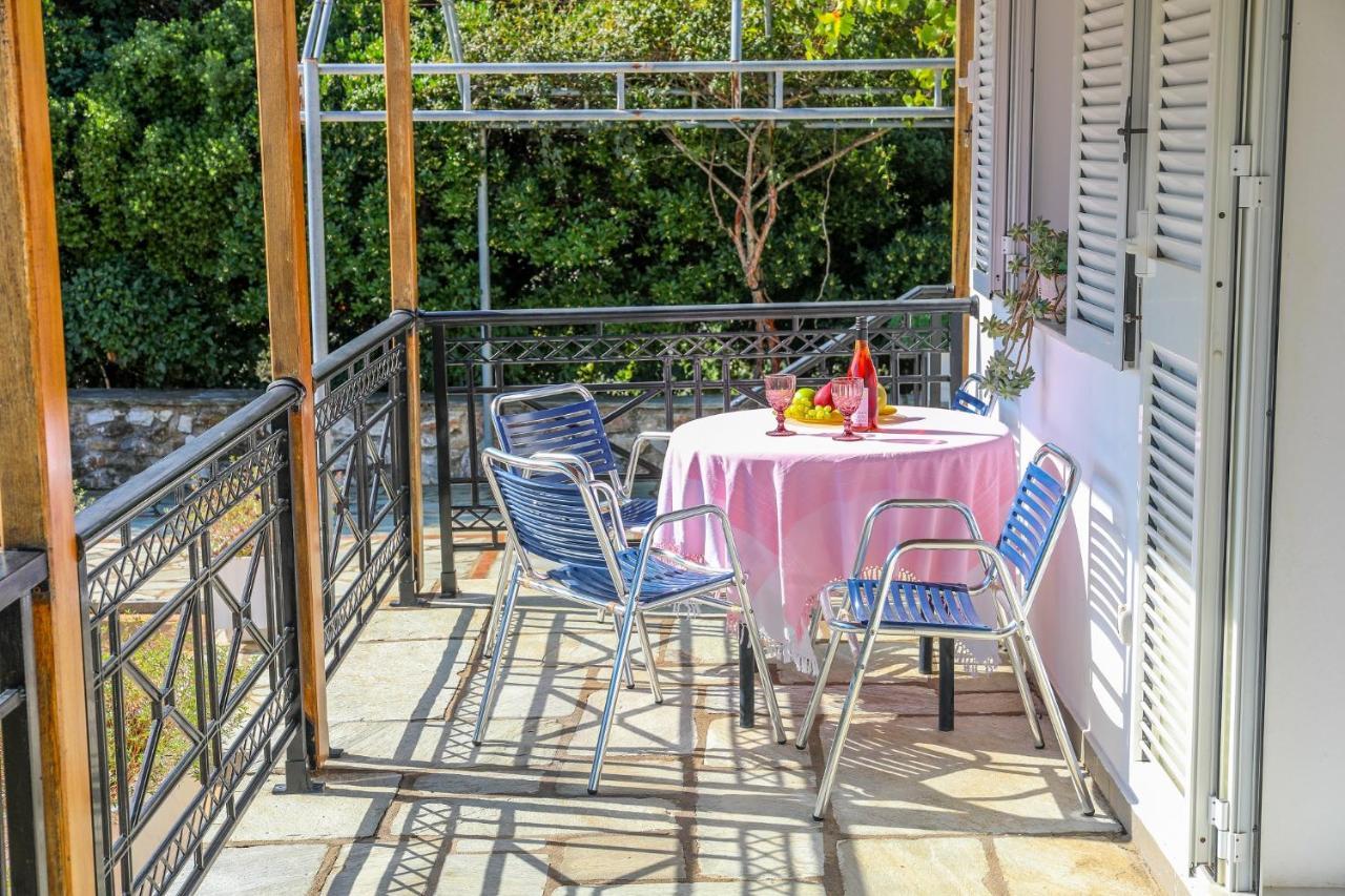 Villa Mitzelos Moni Evaggelistrias ภายนอก รูปภาพ
