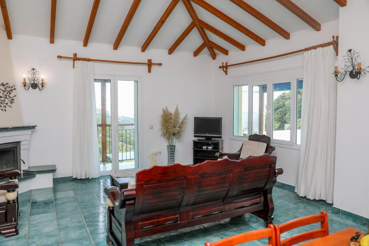 Villa Mitzelos Moni Evaggelistrias ภายนอก รูปภาพ