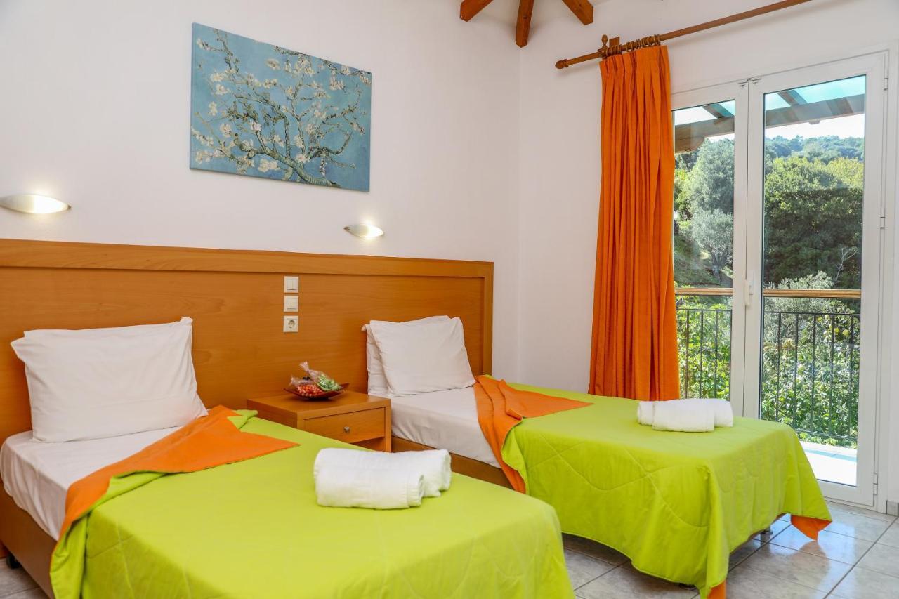 Villa Mitzelos Moni Evaggelistrias ภายนอก รูปภาพ
