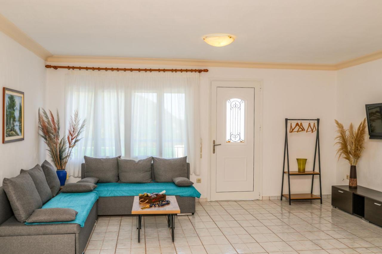 Villa Mitzelos Moni Evaggelistrias ภายนอก รูปภาพ